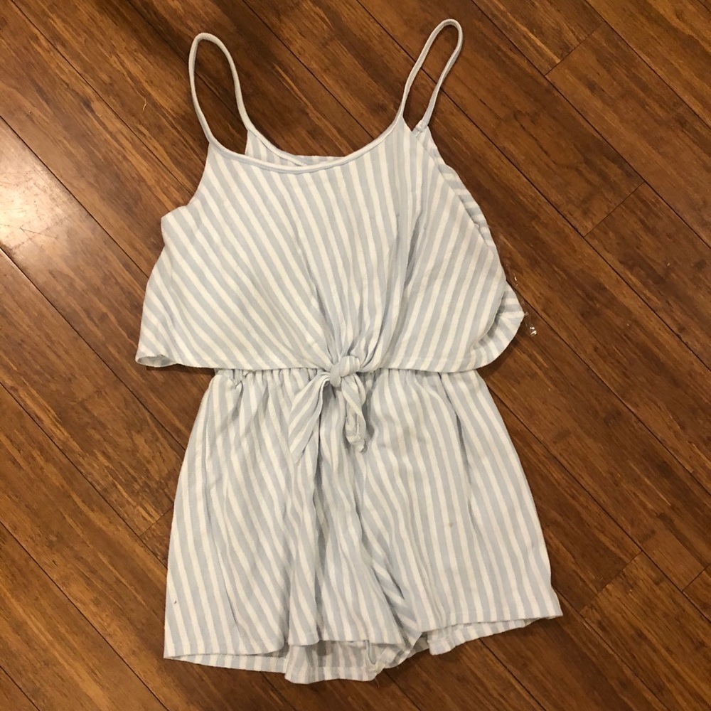 Caution in the wind romper